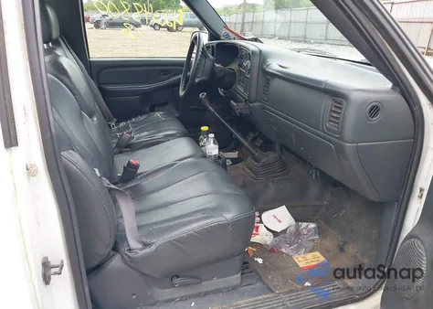 2002 Chevrolet Silverado 1500 z USA, uszkodzony, nr VIN 1GCEC14W12Z156077